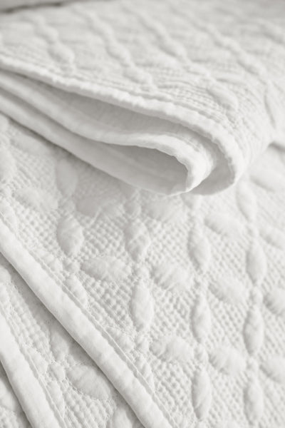 Pip Studio Quilt Yuna Throw Off White